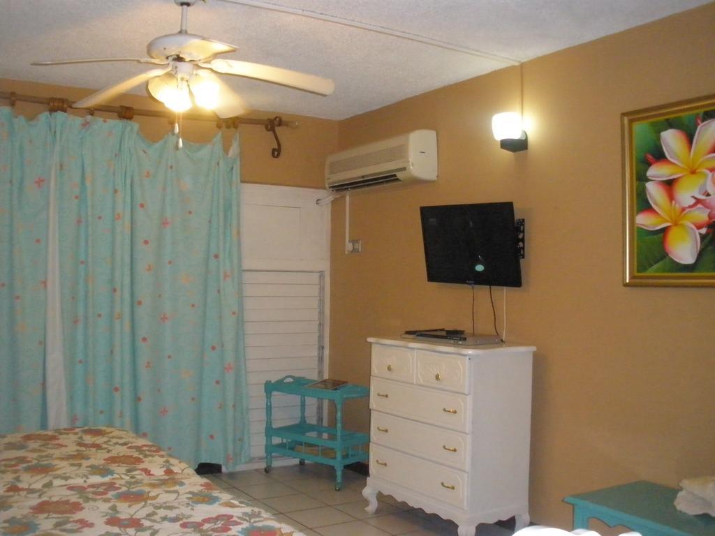 Villa Criss Ocho Rios Buitenkant foto